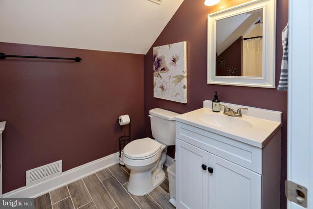 17 LISA DR, Blackwood, NJ 08012