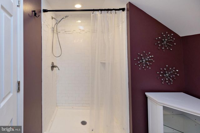 17 LISA DR, Blackwood, NJ 08012