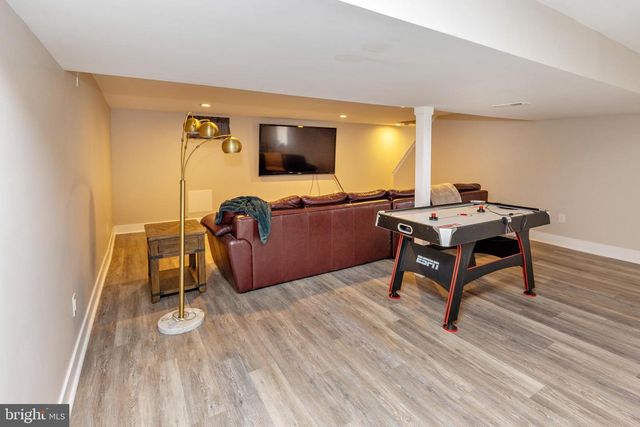 17 LISA DR, Blackwood, NJ 08012