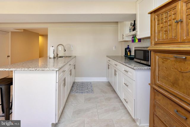 17 LISA DR, Blackwood, NJ 08012