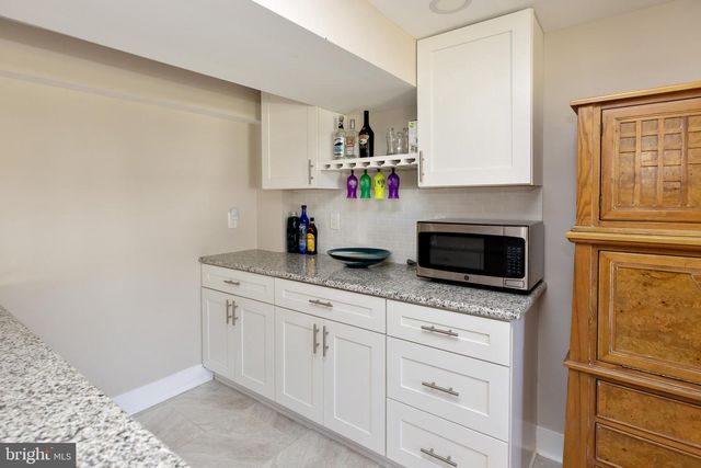 17 LISA DR, Blackwood, NJ 08012