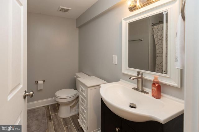 17 LISA DR, Blackwood, NJ 08012