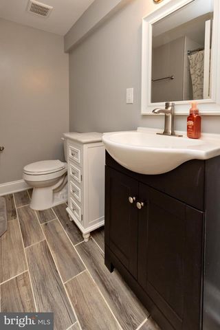 17 LISA DR, Blackwood, NJ 08012