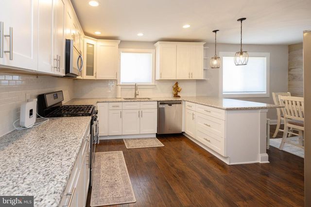 17 LISA DR, Blackwood, NJ 08012