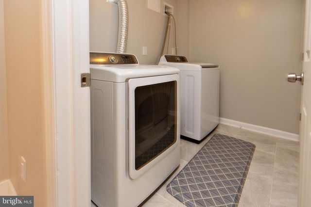 17 LISA DR, Blackwood, NJ 08012