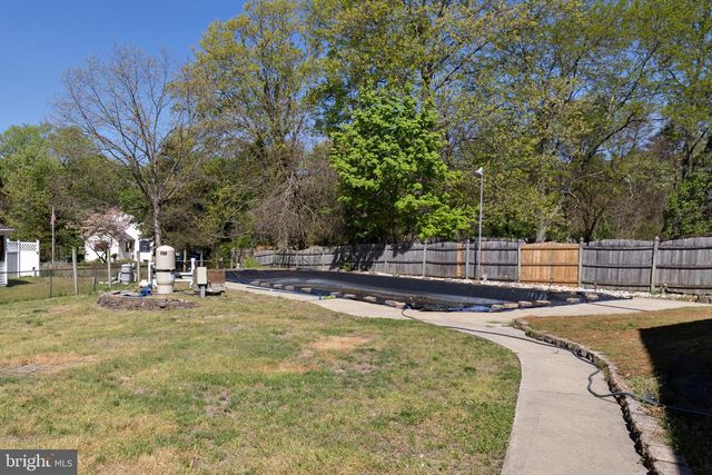 17 LISA DR, Blackwood, NJ 08012