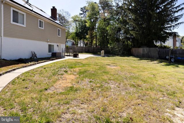 17 LISA DR, Blackwood, NJ 08012