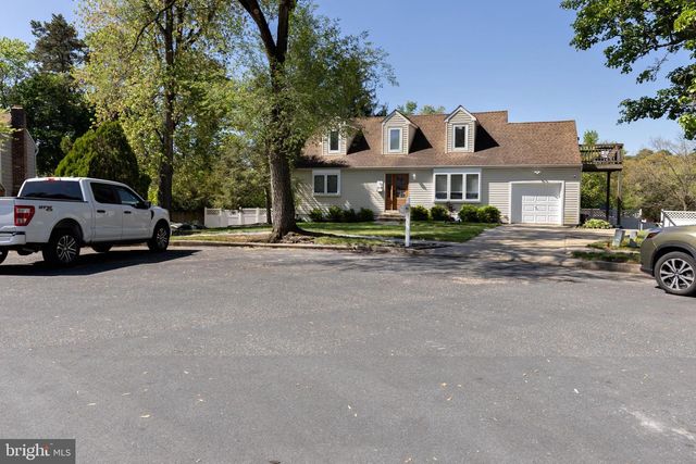 17 LISA DR, Blackwood, NJ 08012
