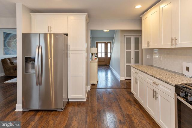 17 LISA DR, Blackwood, NJ 08012