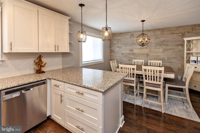 17 LISA DR, Blackwood, NJ 08012