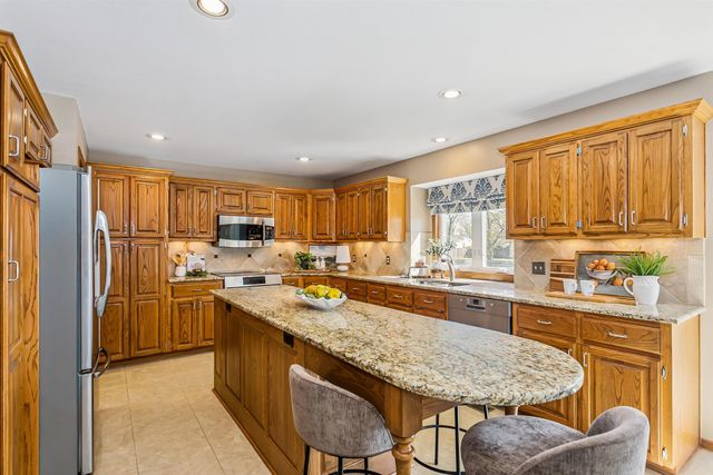 232 Bent Tree Ct, Andover, KS 67002