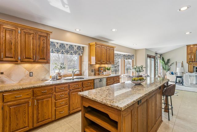 232 Bent Tree Ct, Andover, KS 67002