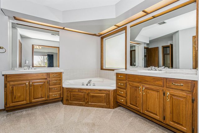 232 Bent Tree Ct, Andover, KS 67002