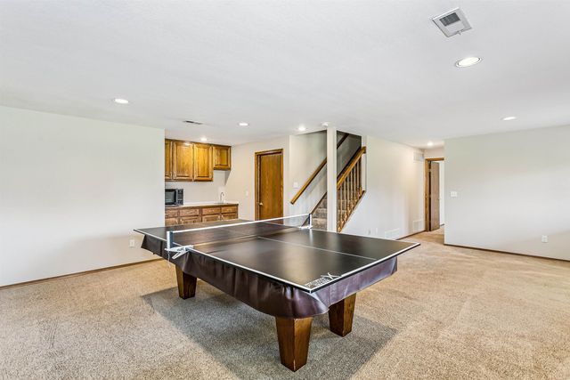 232 Bent Tree Ct, Andover, KS 67002