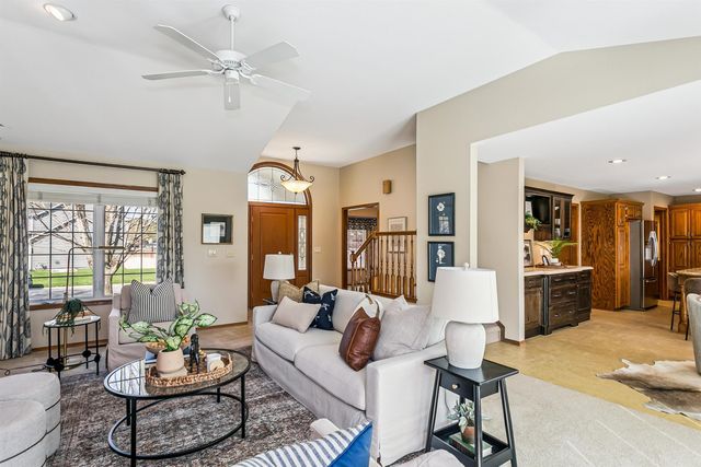 232 Bent Tree Ct, Andover, KS 67002