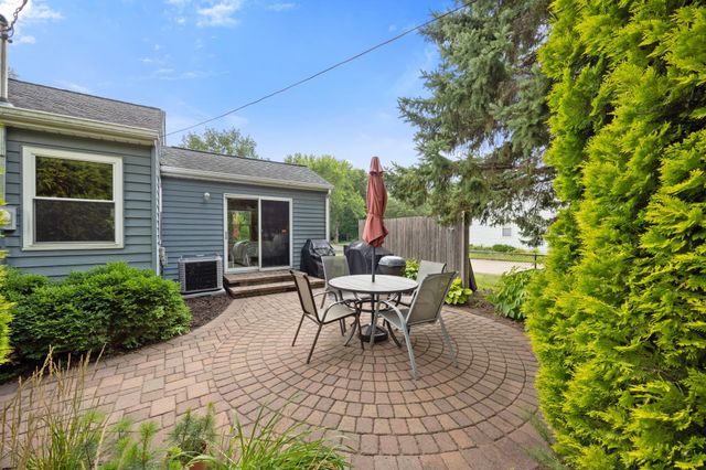891 Edgewater Avenue, Shoreview, MN 55126