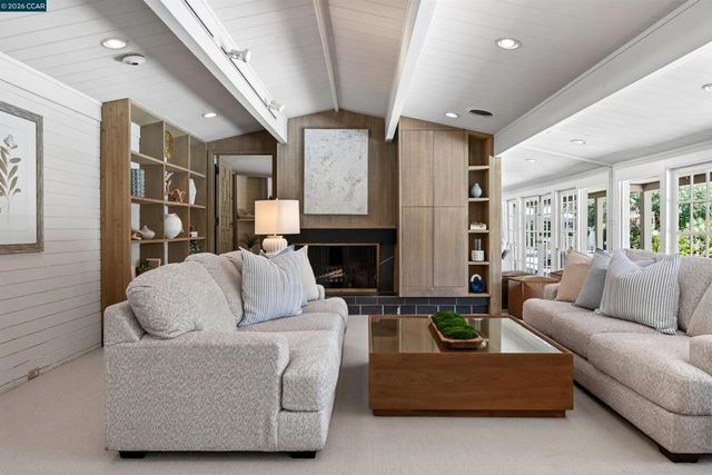 12 E Altarinda, Orinda, CA 94563