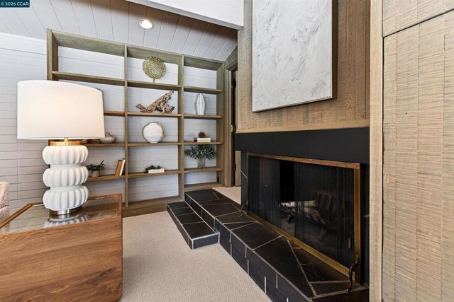12 E Altarinda, Orinda, CA 94563