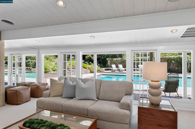 12 E Altarinda, Orinda, CA 94563