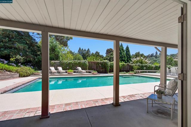 12 E Altarinda, Orinda, CA 94563