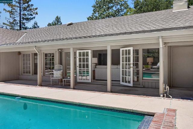 12 E Altarinda, Orinda, CA 94563