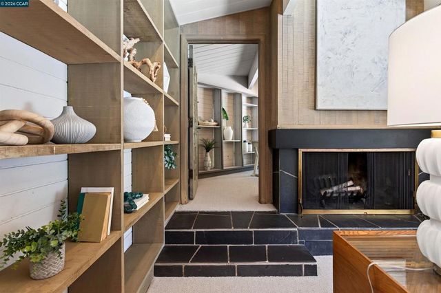 12 E Altarinda, Orinda, CA 94563