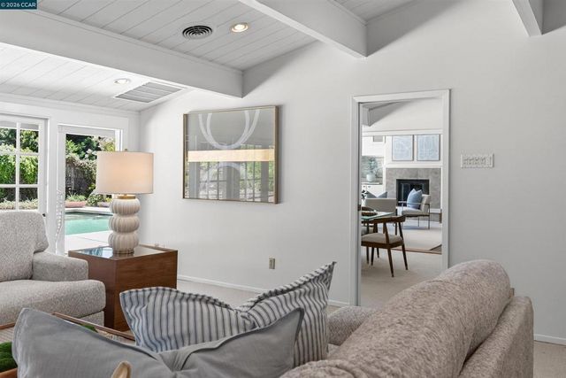 12 E Altarinda, Orinda, CA 94563