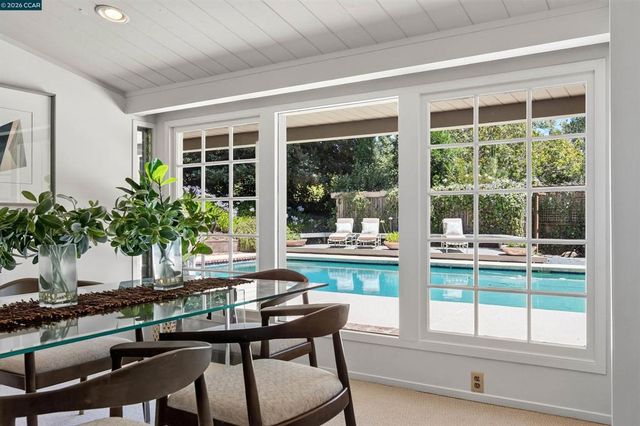 12 E Altarinda, Orinda, CA 94563