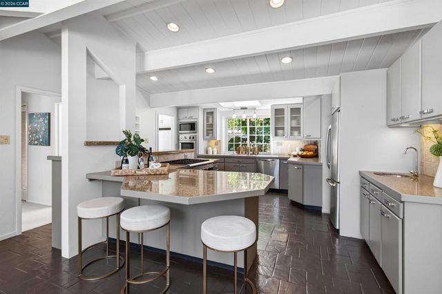 12 E Altarinda, Orinda, CA 94563