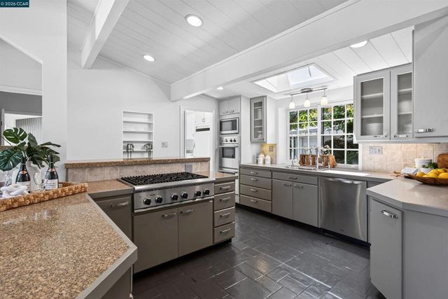 12 E Altarinda, Orinda, CA 94563
