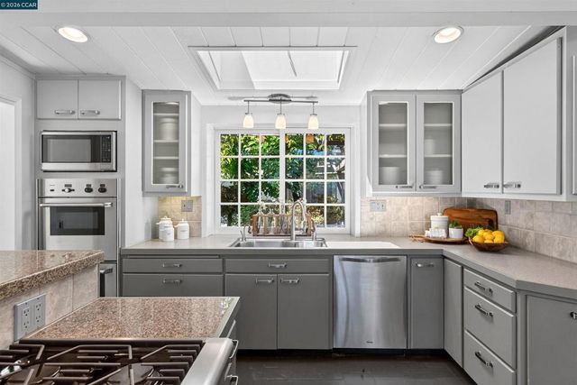 12 E Altarinda, Orinda, CA 94563