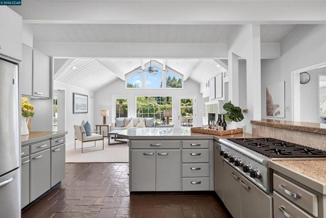 12 E Altarinda, Orinda, CA 94563