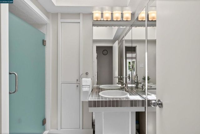 12 E Altarinda, Orinda, CA 94563