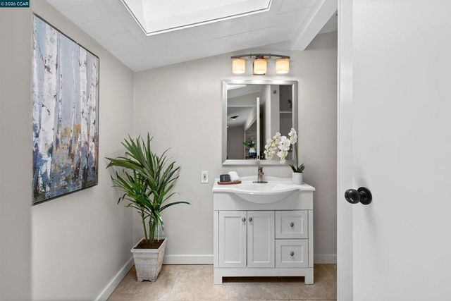 12 E Altarinda, Orinda, CA 94563