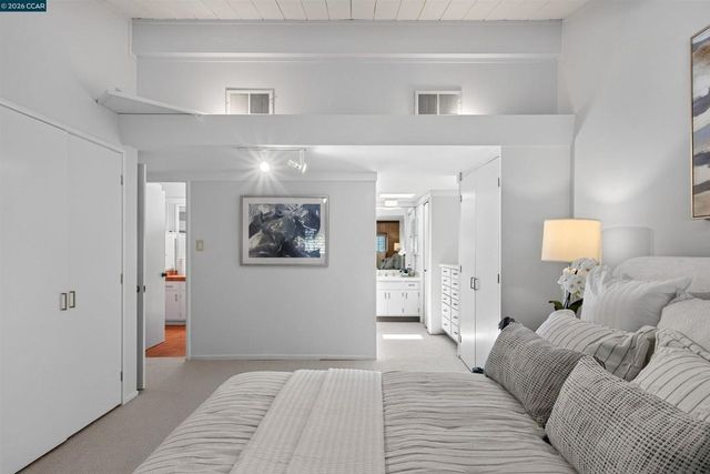 12 E Altarinda, Orinda, CA 94563