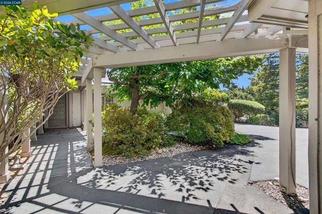 12 E Altarinda, Orinda, CA 94563