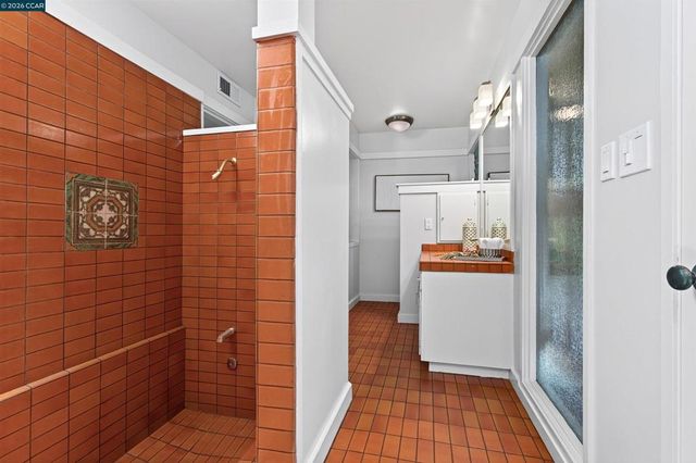 12 E Altarinda, Orinda, CA 94563