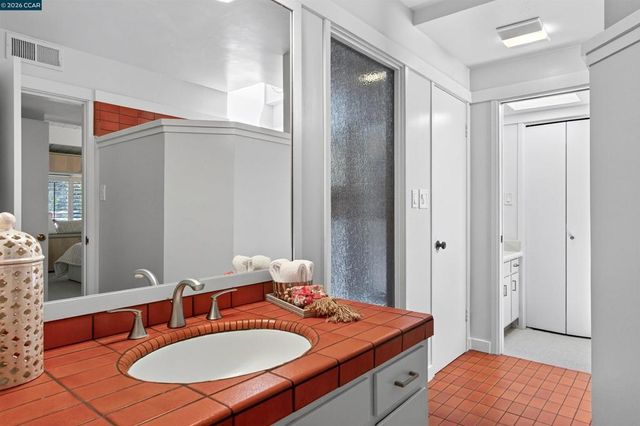 12 E Altarinda, Orinda, CA 94563