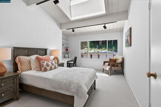 12 E Altarinda, Orinda, CA 94563
