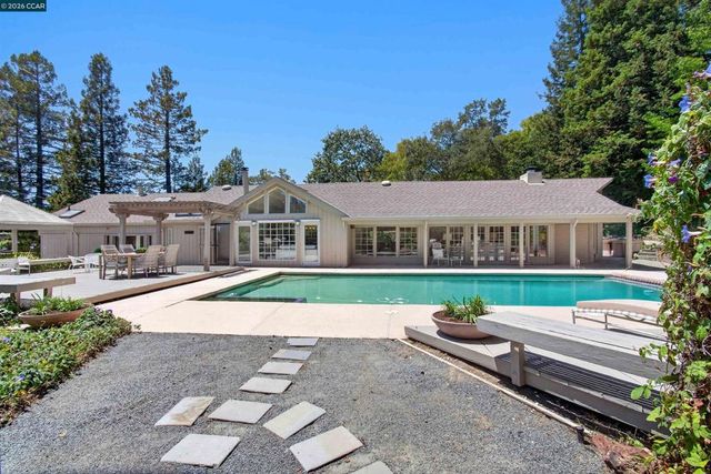 12 E Altarinda, Orinda, CA 94563