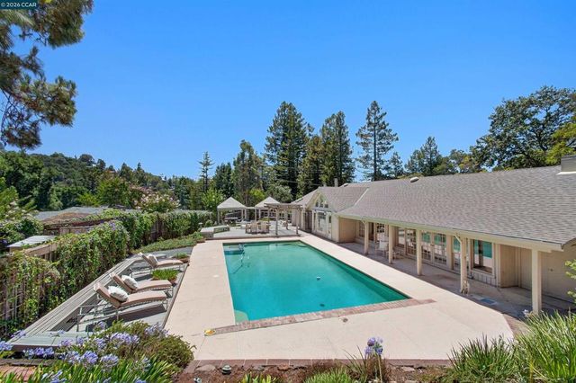 12 E Altarinda, Orinda, CA 94563