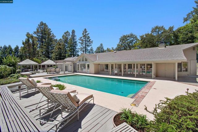 12 E Altarinda, Orinda, CA 94563
