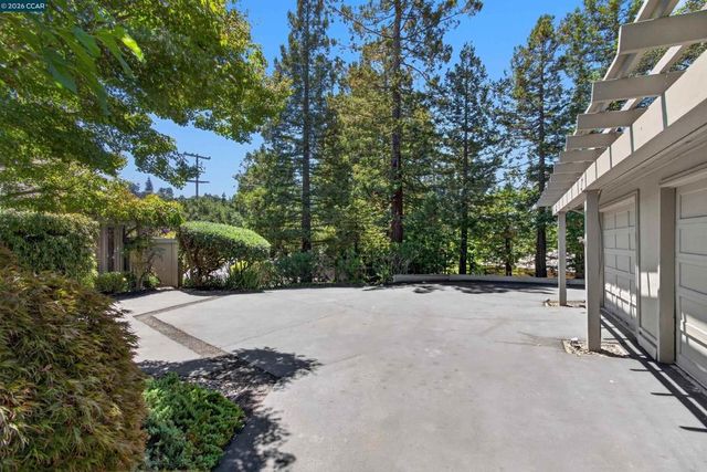 12 E Altarinda, Orinda, CA 94563