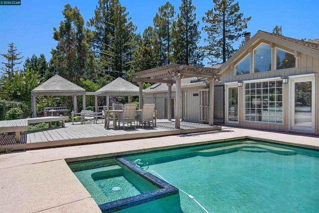 12 E Altarinda, Orinda, CA 94563