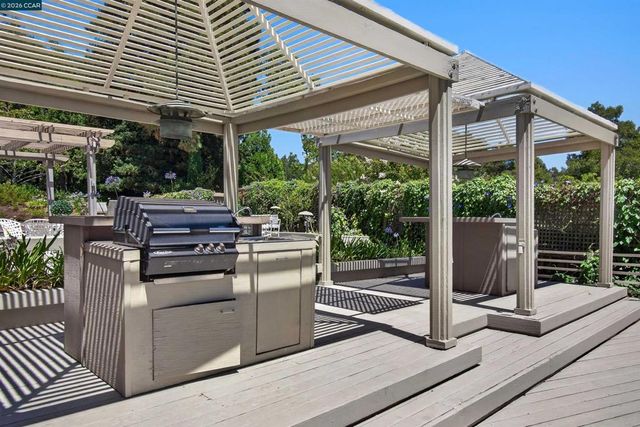 12 E Altarinda, Orinda, CA 94563