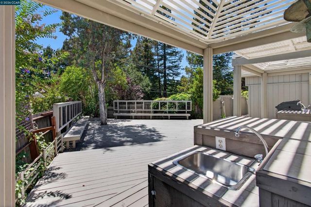 12 E Altarinda, Orinda, CA 94563