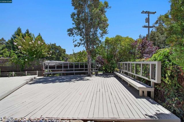 12 E Altarinda, Orinda, CA 94563