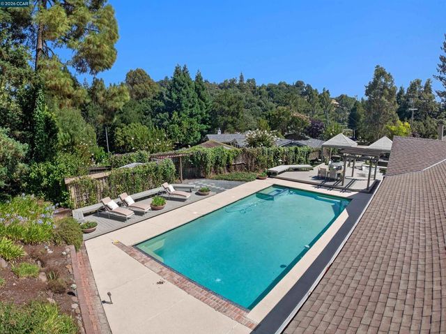 12 E Altarinda, Orinda, CA 94563