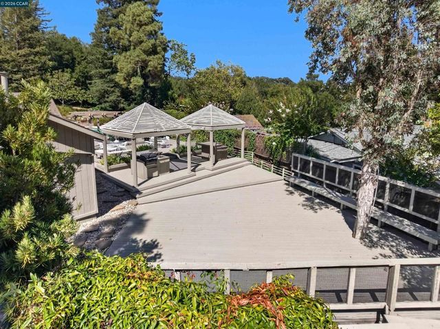 12 E Altarinda, Orinda, CA 94563
