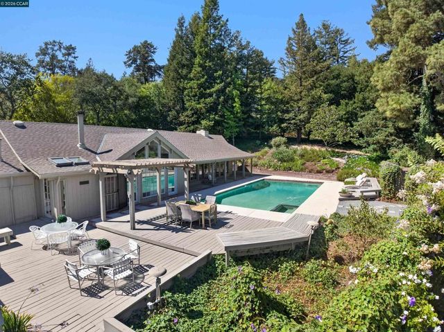 12 E Altarinda, Orinda, CA 94563
